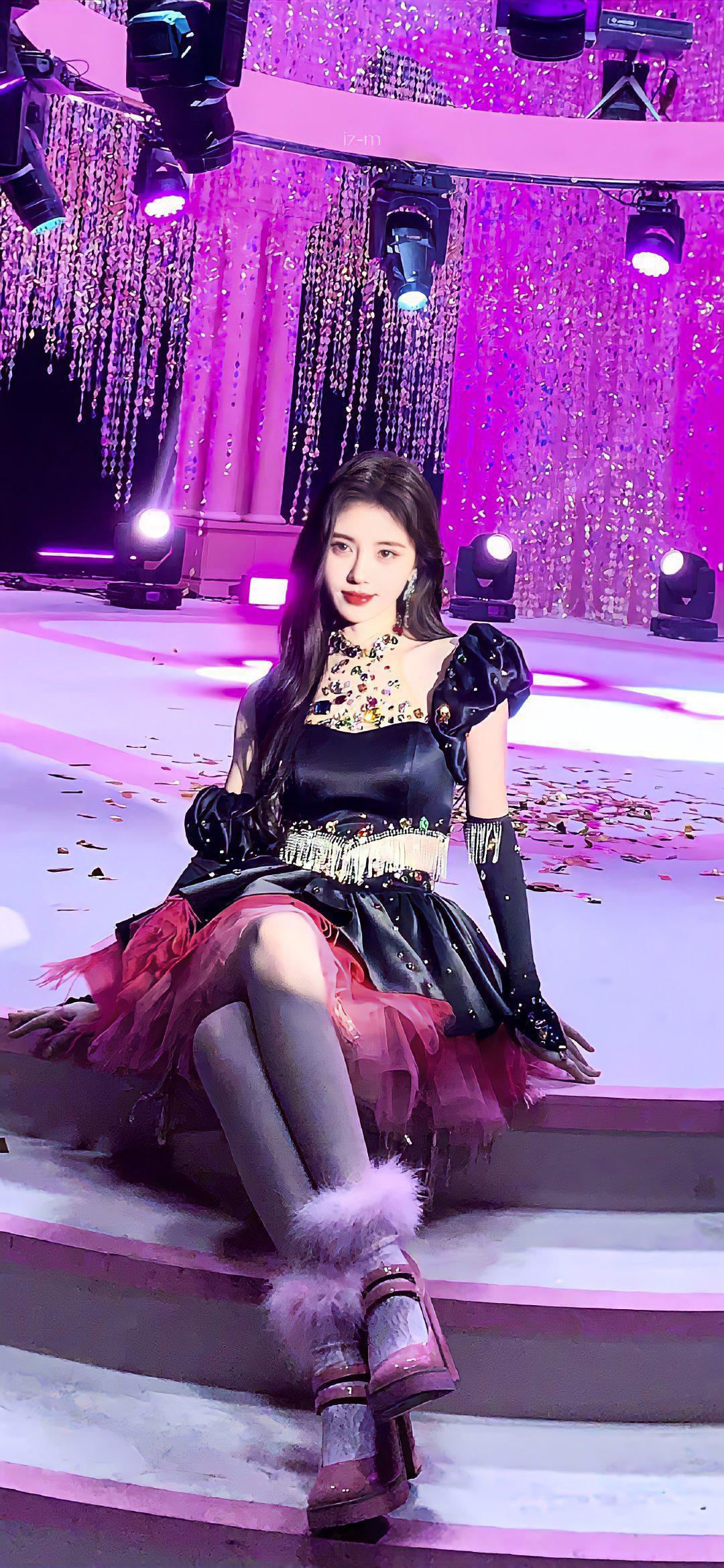 鞠婧祎白丝袜美腿诱人[3]