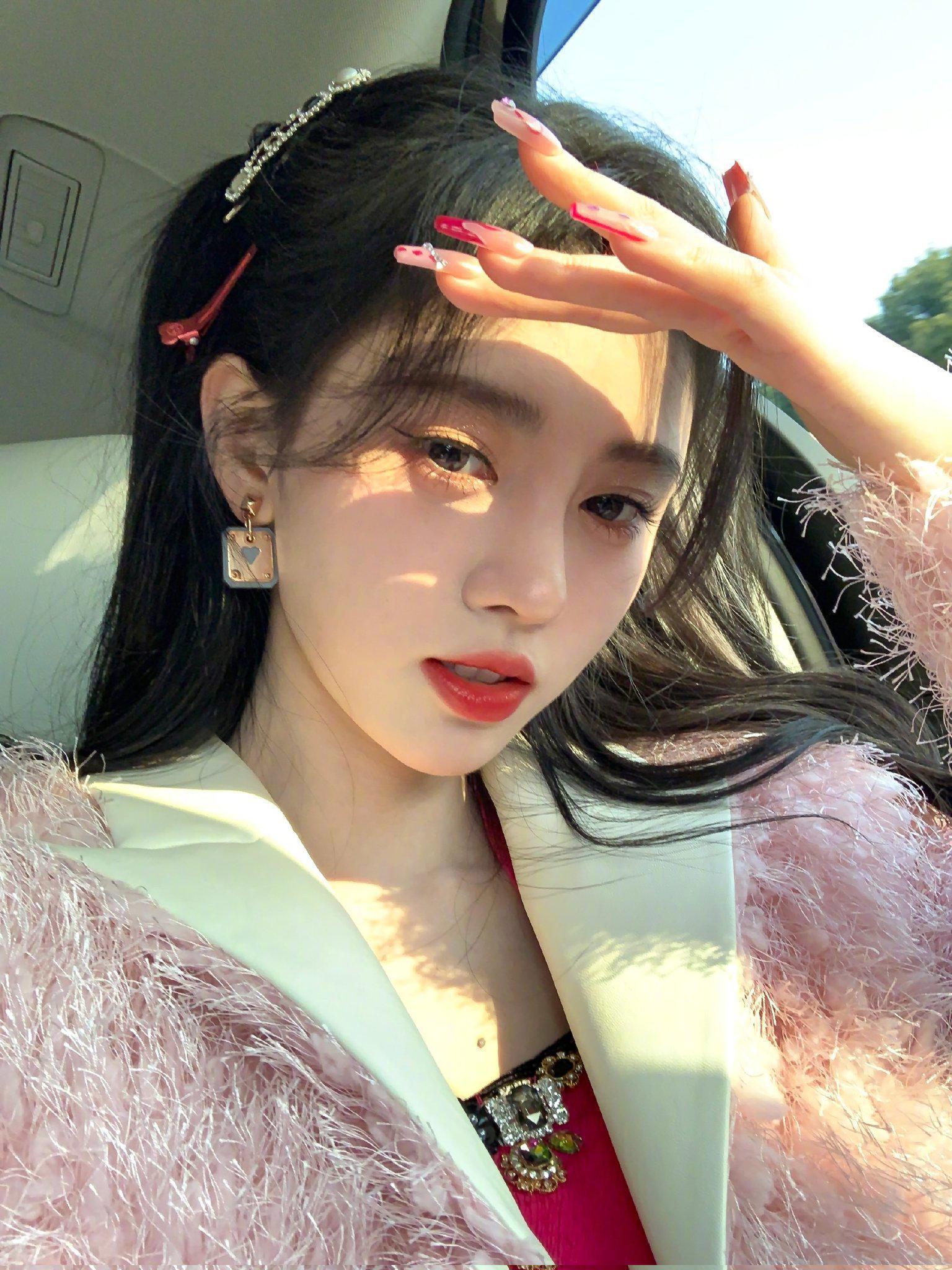 鞠婧祎无修图现场演唱照[5]