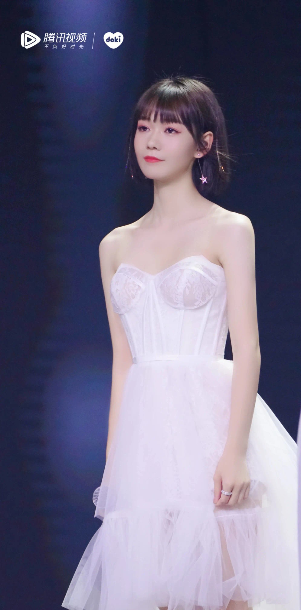 段奥娟丝袜美腿演唱会迷人[9]