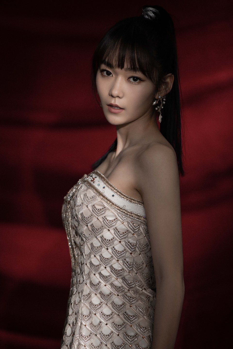 段奥娟长裙狂野性感写真[7]