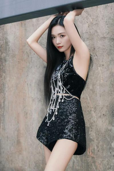 段奥娟长靴美腿野性写真