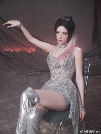 戴燕妮各色丝袜美腿写真
