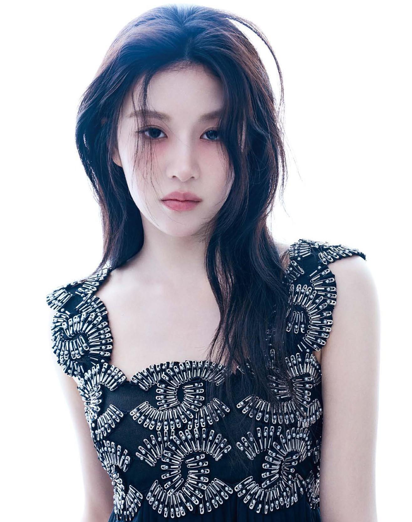 高允真Go Youn Jung｜ Marie Claire KR July 2024[3]