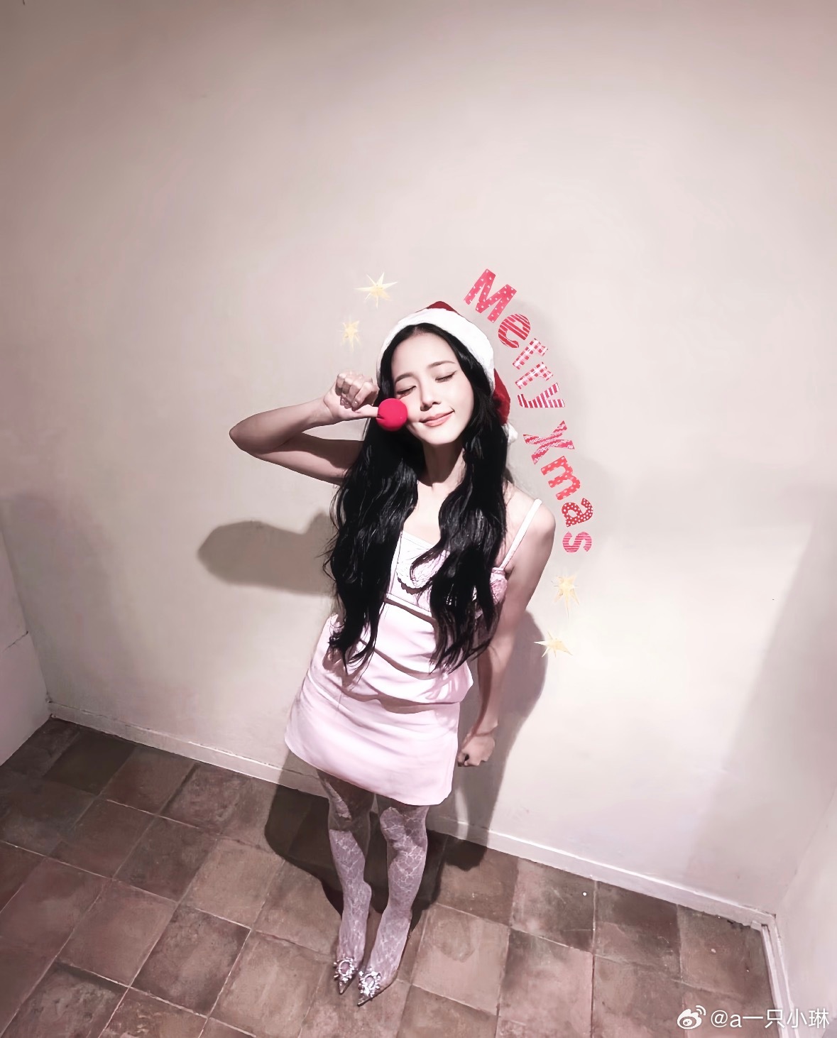 金智秀(Kim Jisoo)白色花边丝袜可爱粉色圣诞人[5]