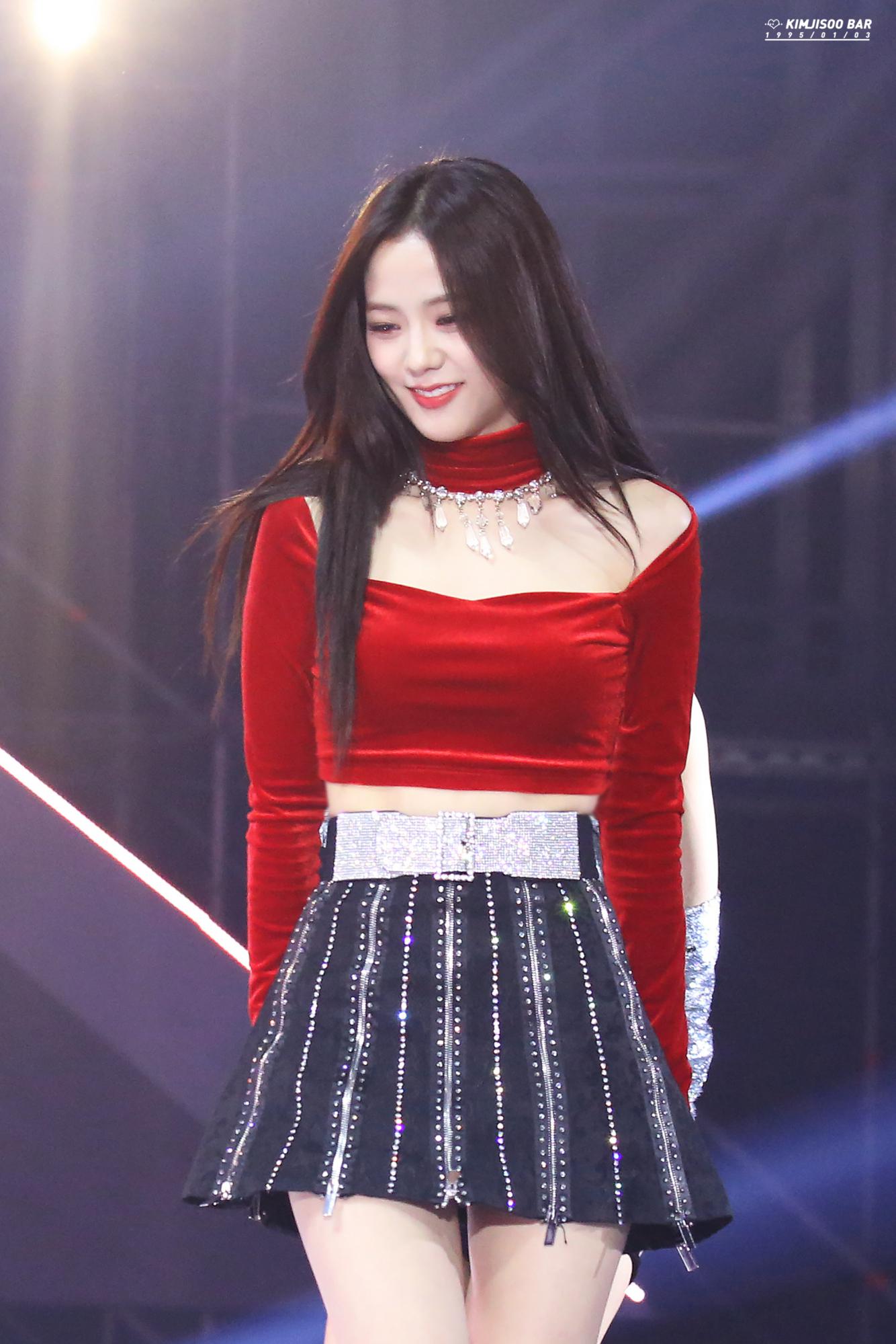 金智秀(Kim Jisoo)红衣短裙舞台现场[2]