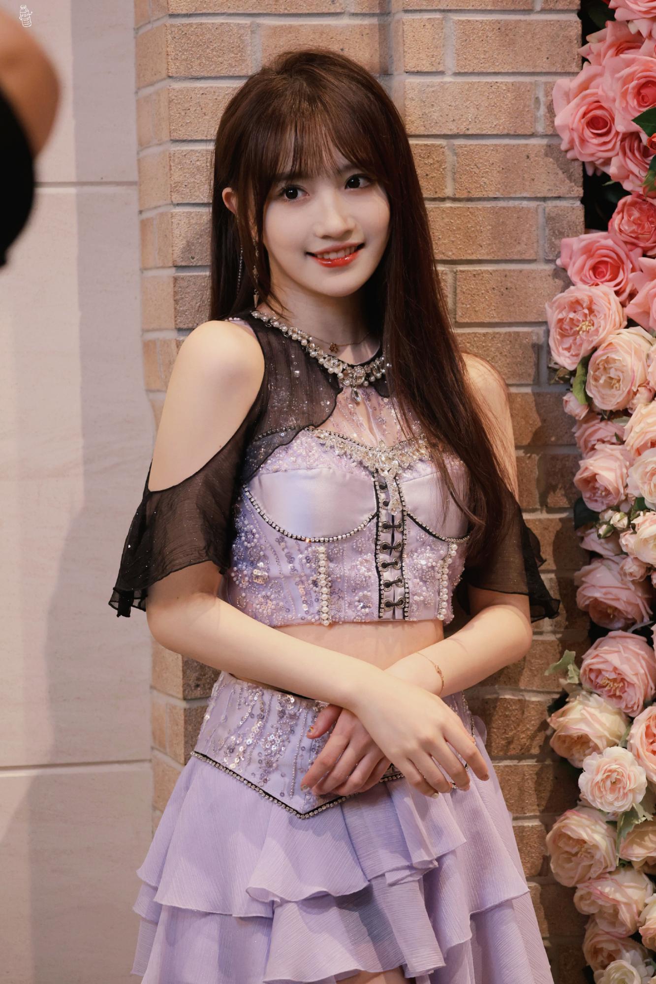 费沁源除了春天爱情和樱花紫色裙美丽动人