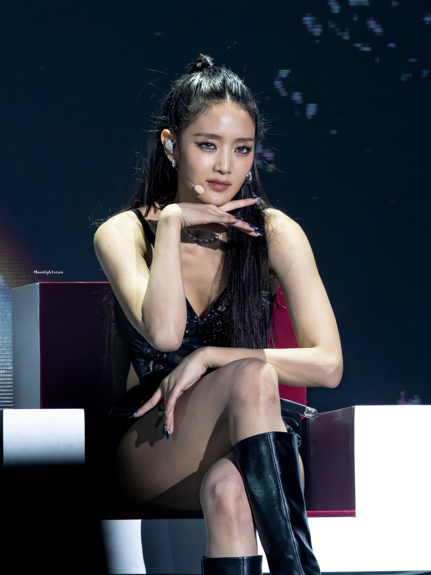 Minnie金米妮黑色情趣内衣现场火辣热舞四巡曼谷场[2]