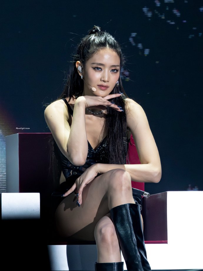Minnie金米妮黑色情趣内衣现场火辣热舞四巡曼谷场[3]