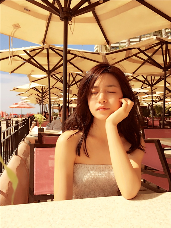 陈妍希抹胸长裙夏威夷晒清新美照曝光[4]