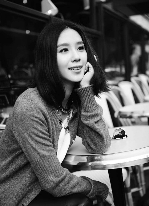 刘诗诗异国巴黎浪漫街拍 清新唯美动人[5]