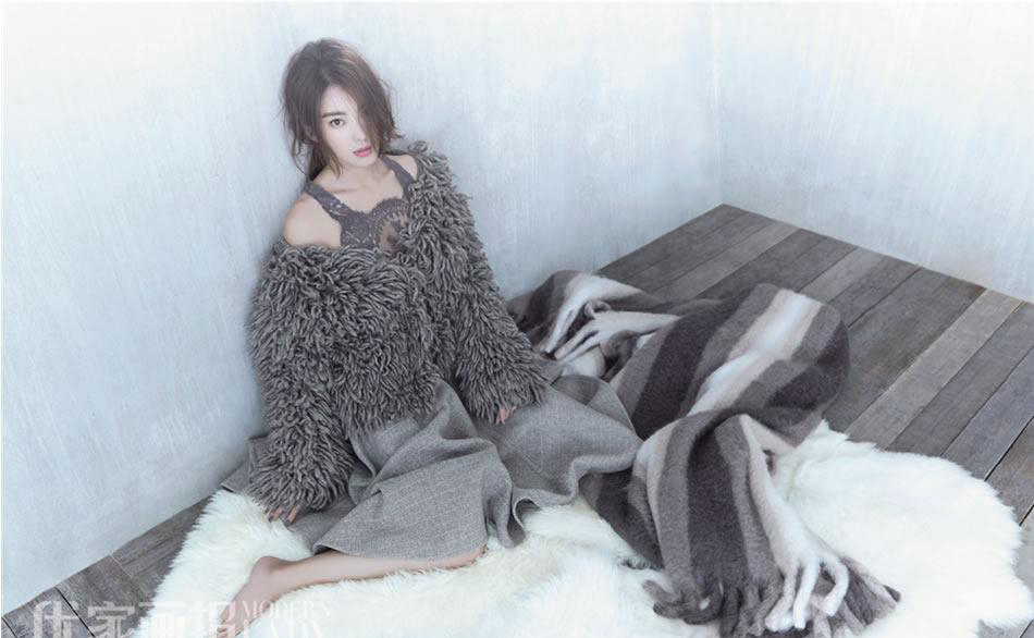 张雨绮婚变后首拍写真 性感依旧[3]