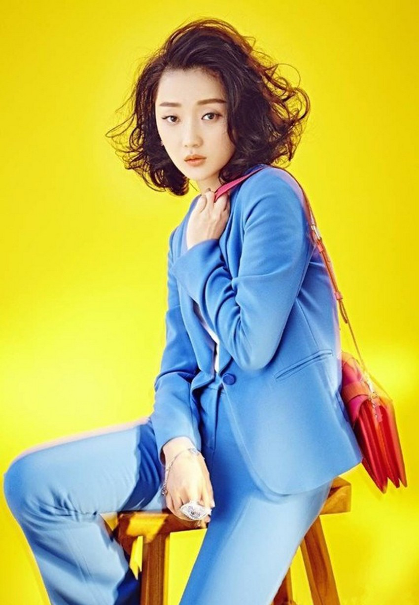张瑶写彩色出镜写真
