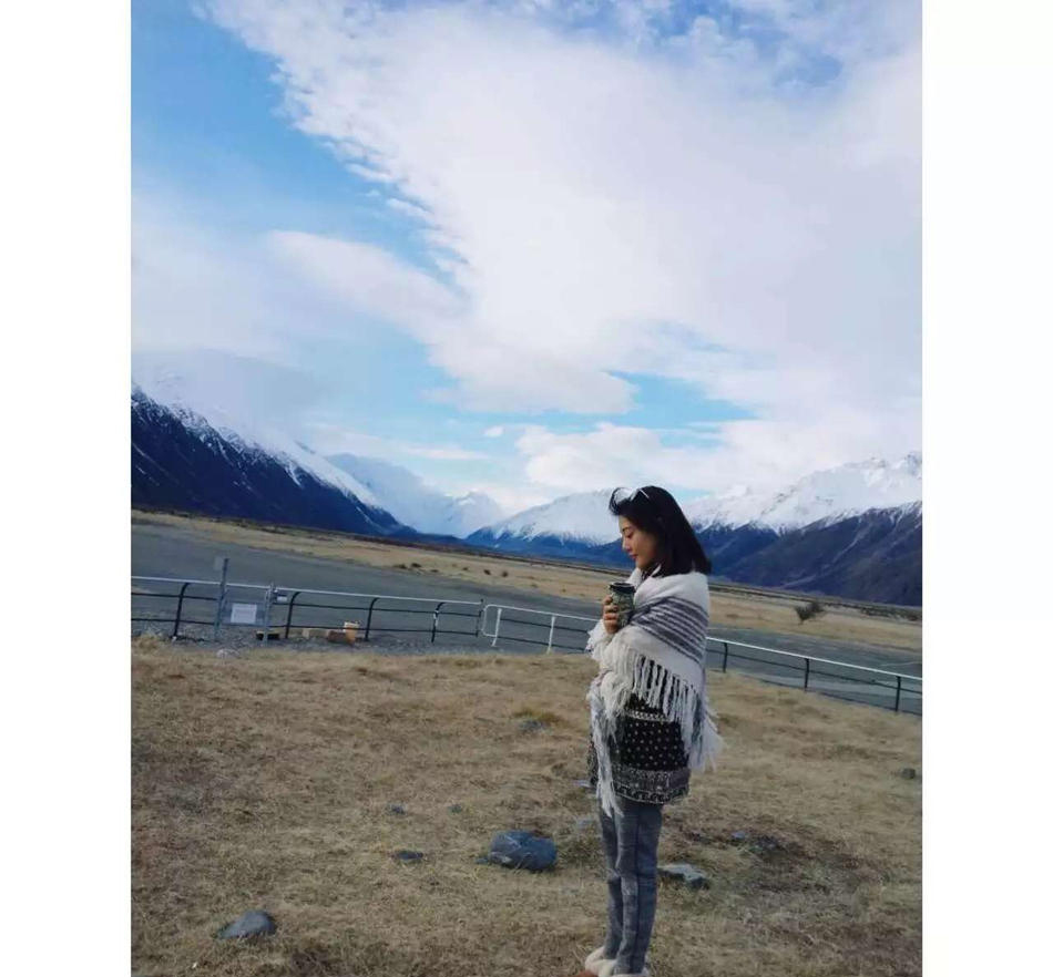 邓家佳澳洲旅行照随拍 身着简单便装的她身处大自然[3]