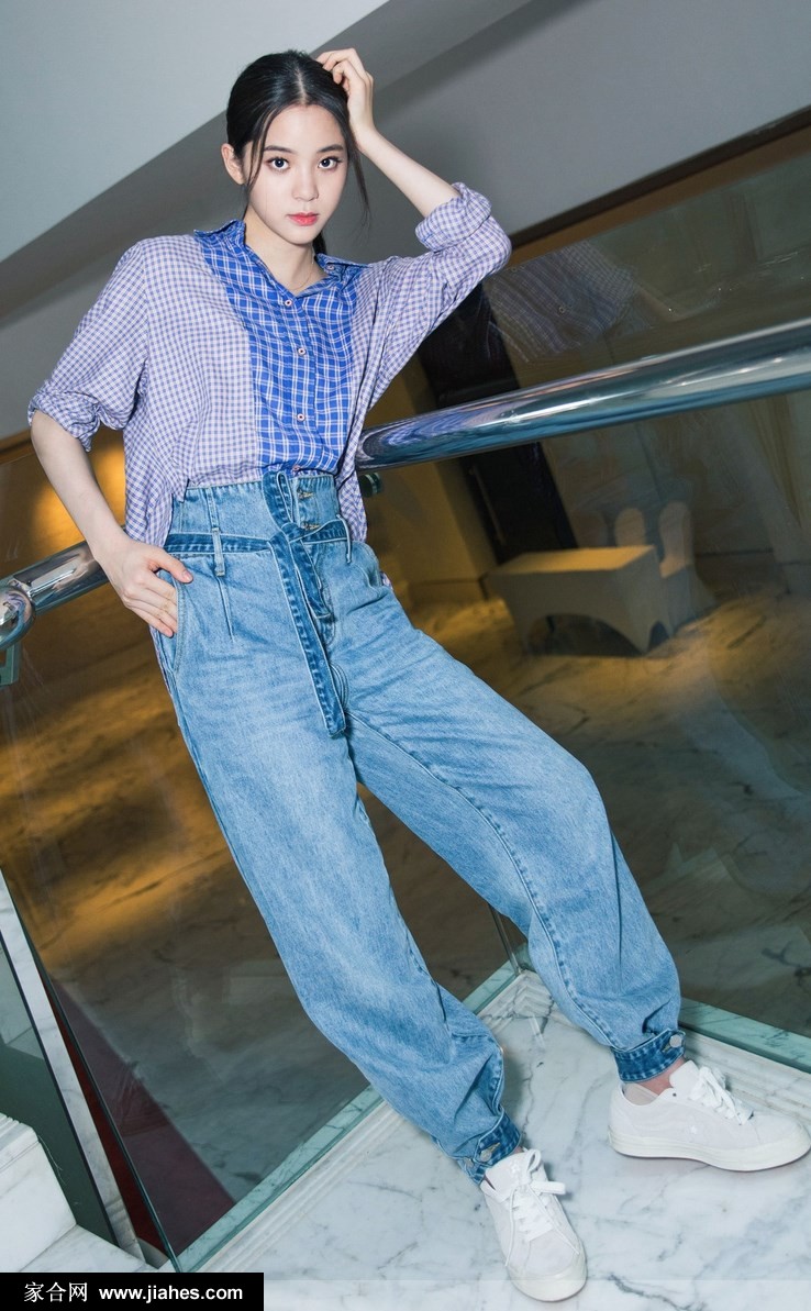 欧阳娜娜化身盐系少女低扎马尾清新灵动写真图片[7]