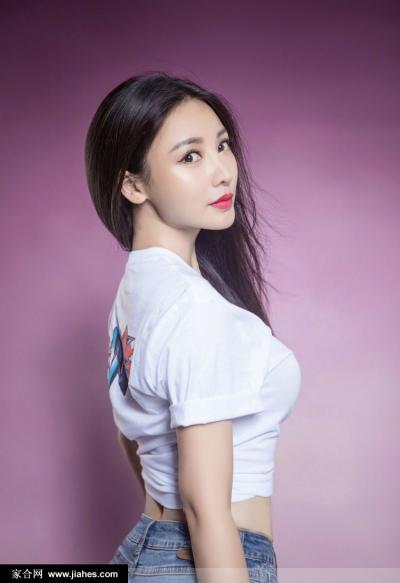 柳岩露脐装牛仔热裤吸晴上围身材傲人写真图片
