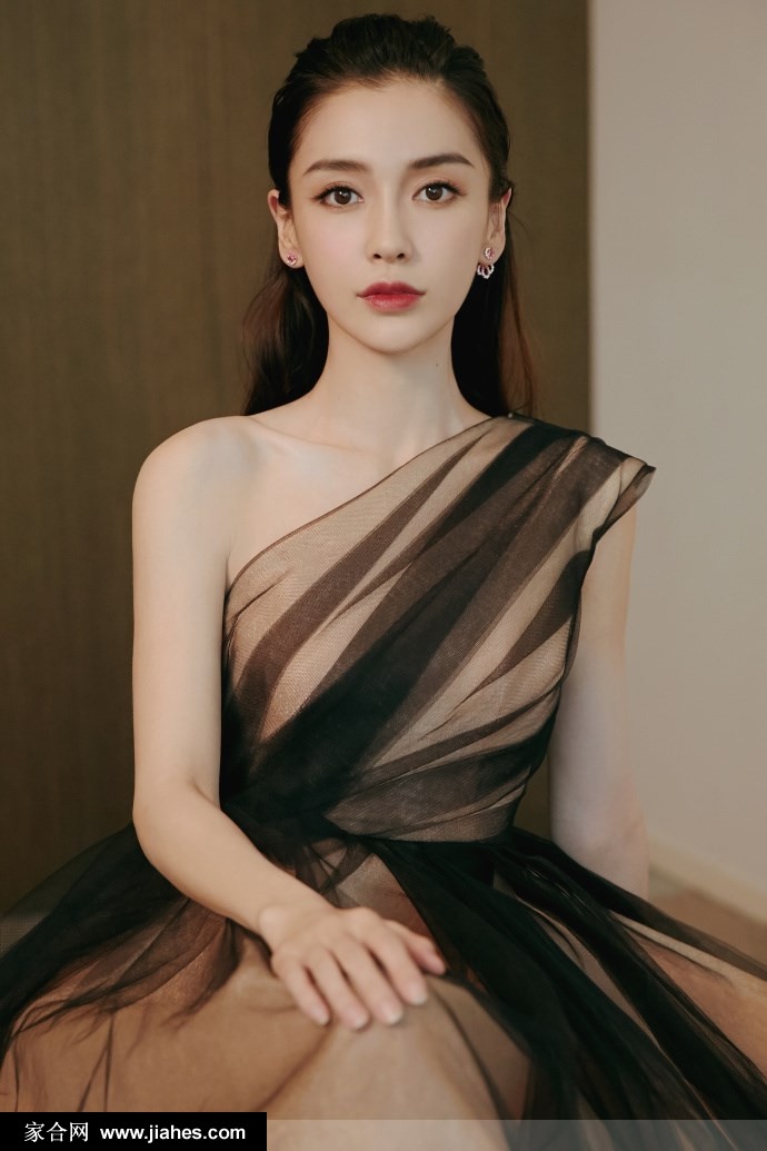 杨颖黑纱翻墨礼服露香肩精致妆容女人味十足图片[2]