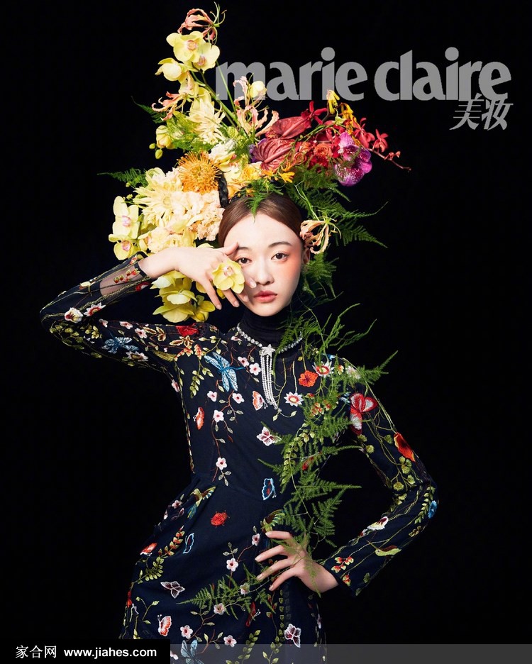 吴谨言花冠旗头造型复古服饰尽显古典美写真图片[2]