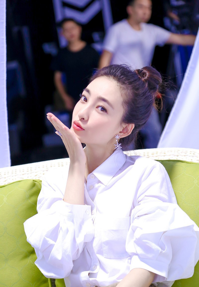 王丽坤片场变小清新萌妹子[2]