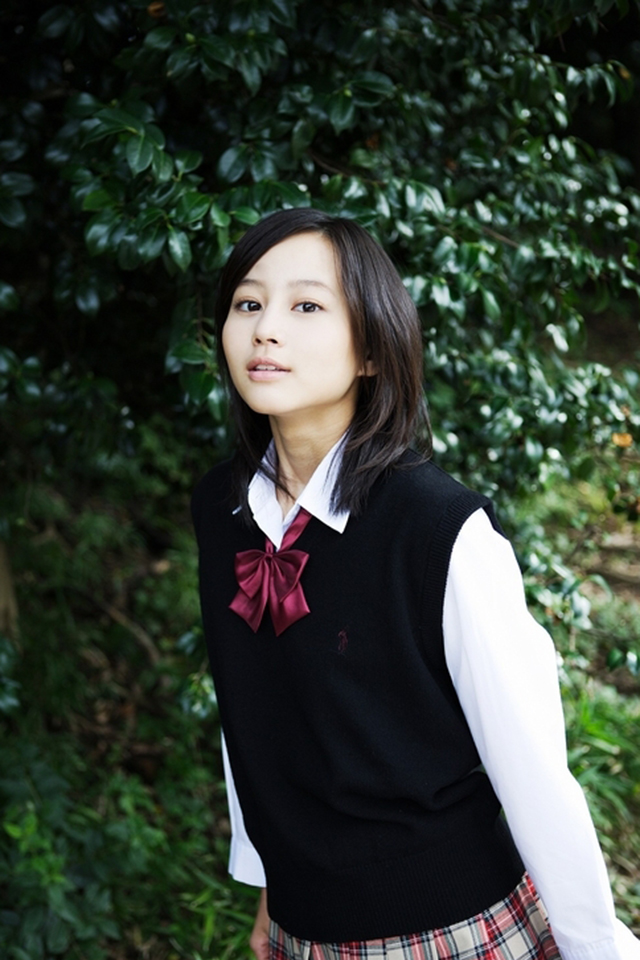 日本美女明星堀北真希清纯学生写真[3]
