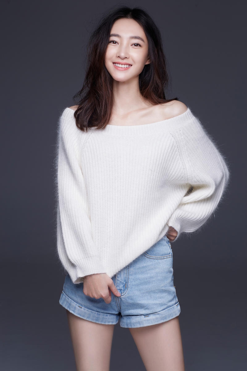 王丽坤冬日写真清新女神变身性感妖精[2]