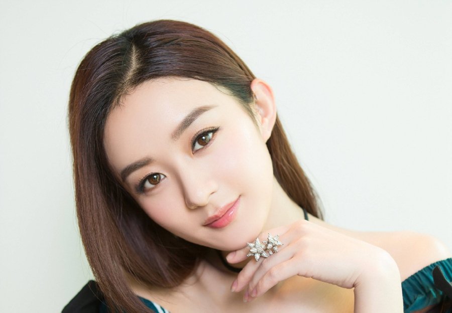 高颜值美女赵丽颖时尚穿搭甜美写真[7]