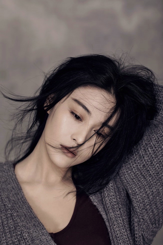 张馨予早春唯美写真 长发飘然淡雅随性[7]