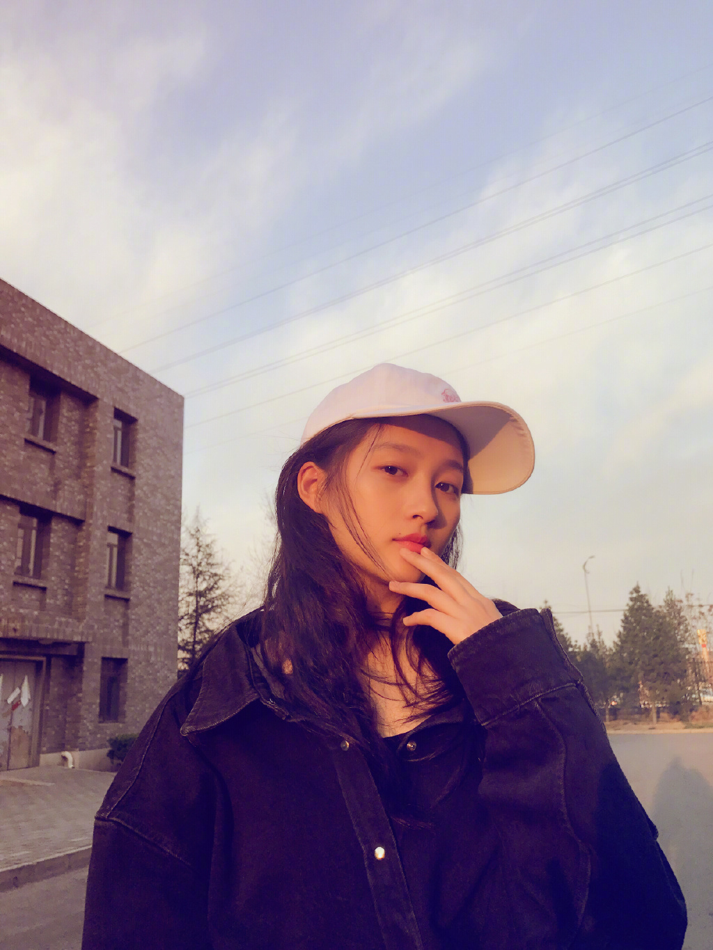 关晓彤素颜照 大长腿依旧很抢镜[6]