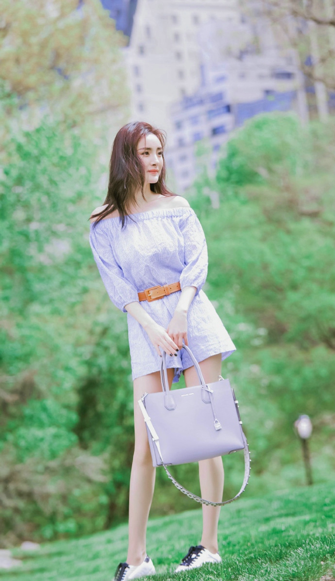 杨幂的夏日时光 很少女的风格[2]
