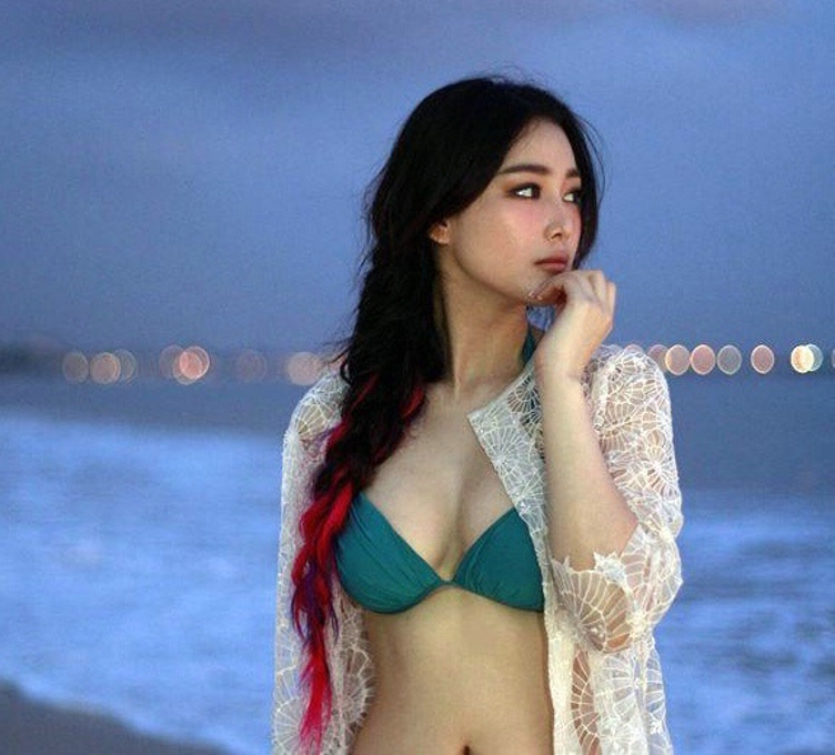 张馨予水下大片 海边比基尼非常性感可人[4]