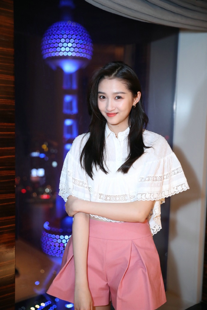 大长腿妹纸清新甜美的关晓彤越来越美了[3]