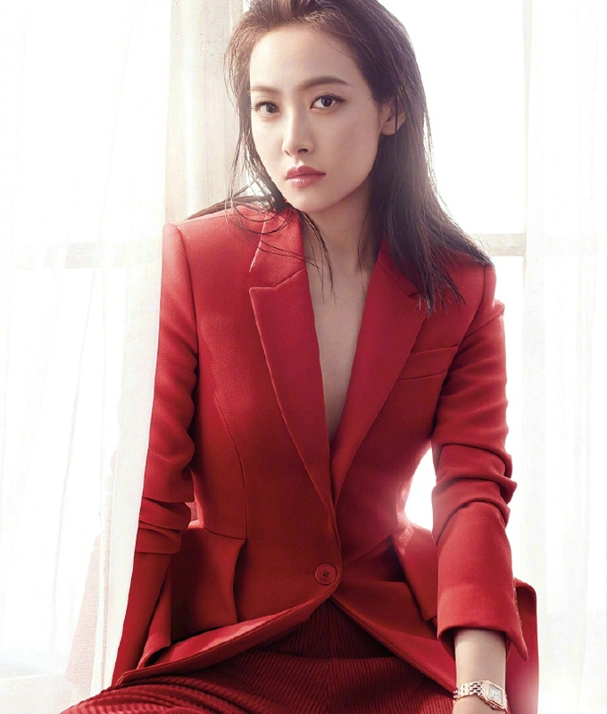 宋茜《悦己SELF》7月刊封面大片曝光 美得高级又霸气性感[5]