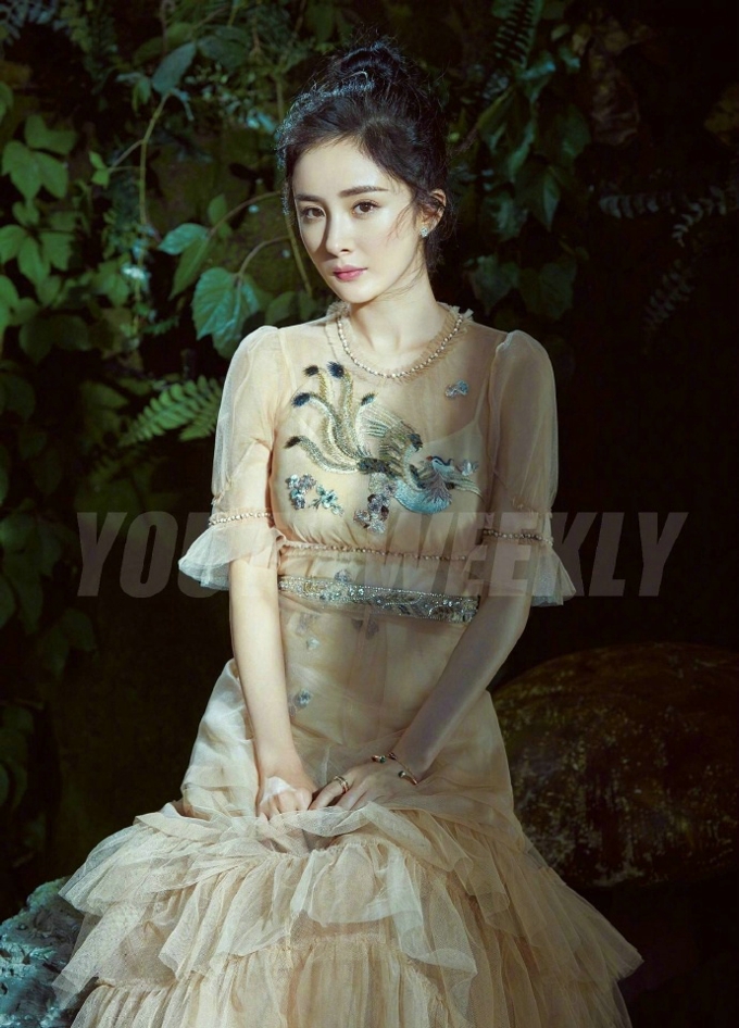 杨幂杂志大片 成熟迷人 风情万种 有些文艺复古女神的味道[5]