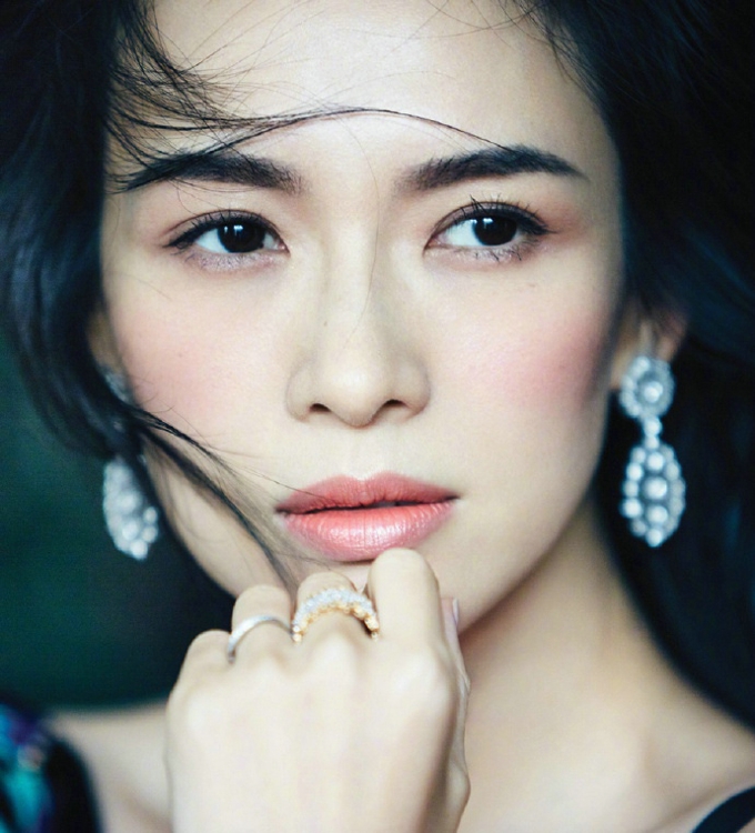 章子怡登上《ELLE世界时装之苑》12月刊封面[8]