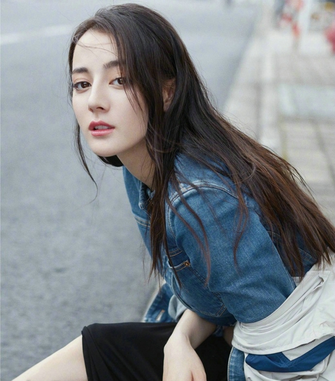 迪丽热巴大片曝光 酷美有型攻气十足