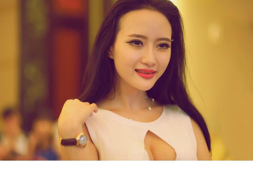 美艳女模吴雨蝉爆乳开胸装劲爆堪比柳岩[4]